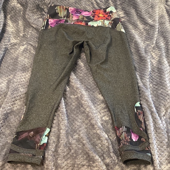 Like New adorable grey and floral Calia leggings szM - Picture 10 of 11